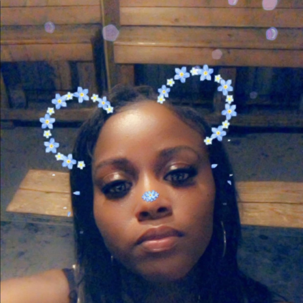 Meet your Posher, Danyelle